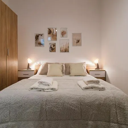 O&l San Luis Feel At In A Renovated Apartment Seville